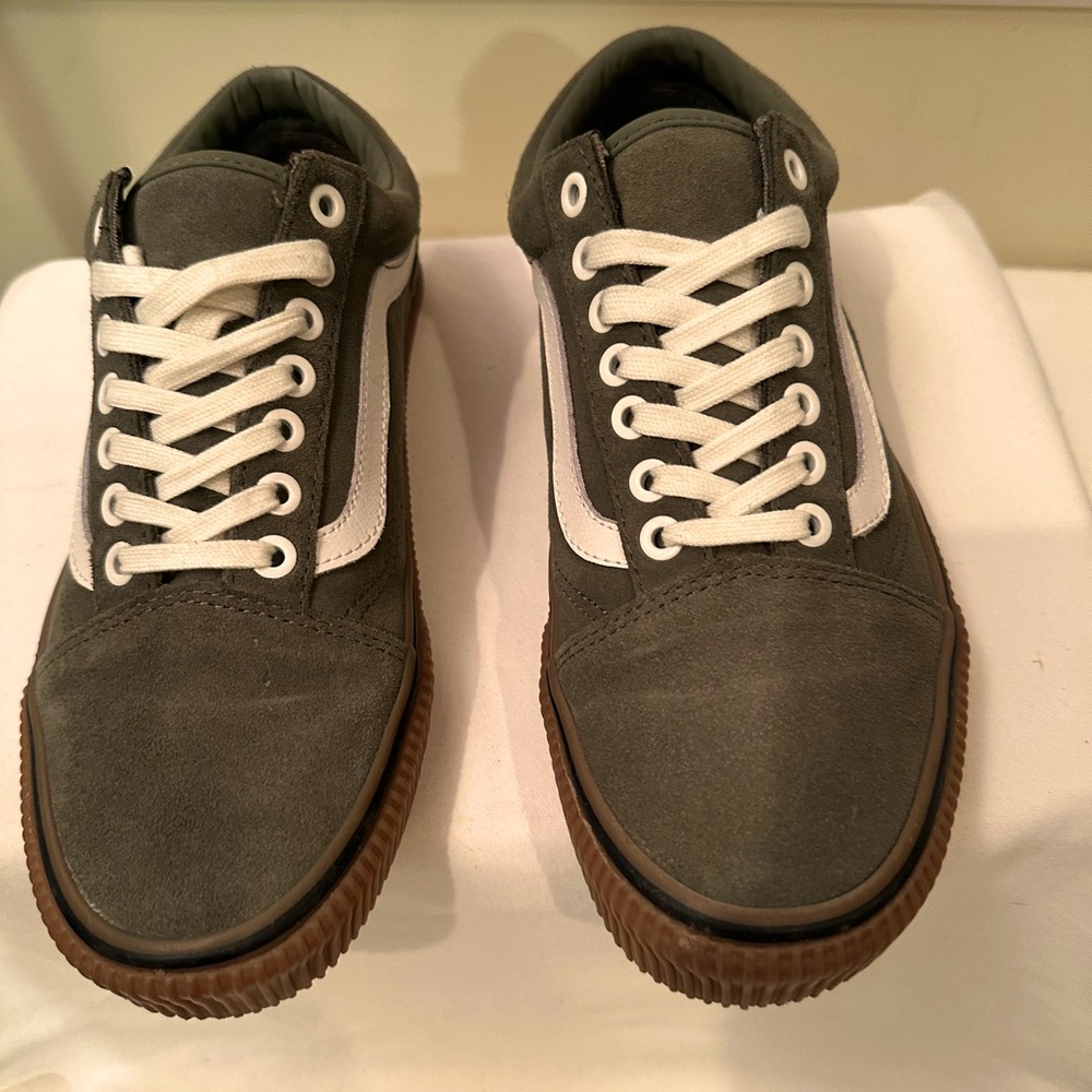 VANS women green suede with white trim leather on the sides. Worn once.
